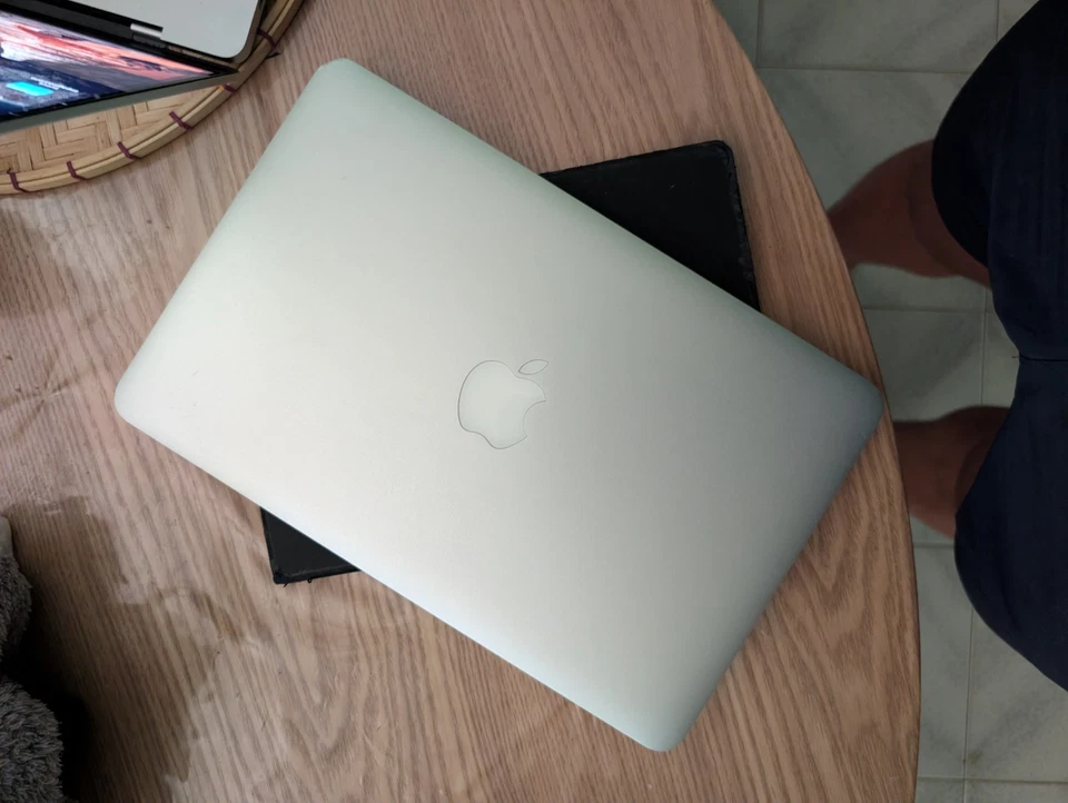 Apple MacBook Air 11" 2014 · i5 · 4GB · 128GB, foto 2 di 5