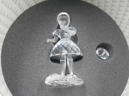 HERMOSA CAPUCHA ROJA DE CRISTAL DE SWAROVSKI CON CESTA 191695 CAJA Y CERTIFICADO - Imagen 4 de 5