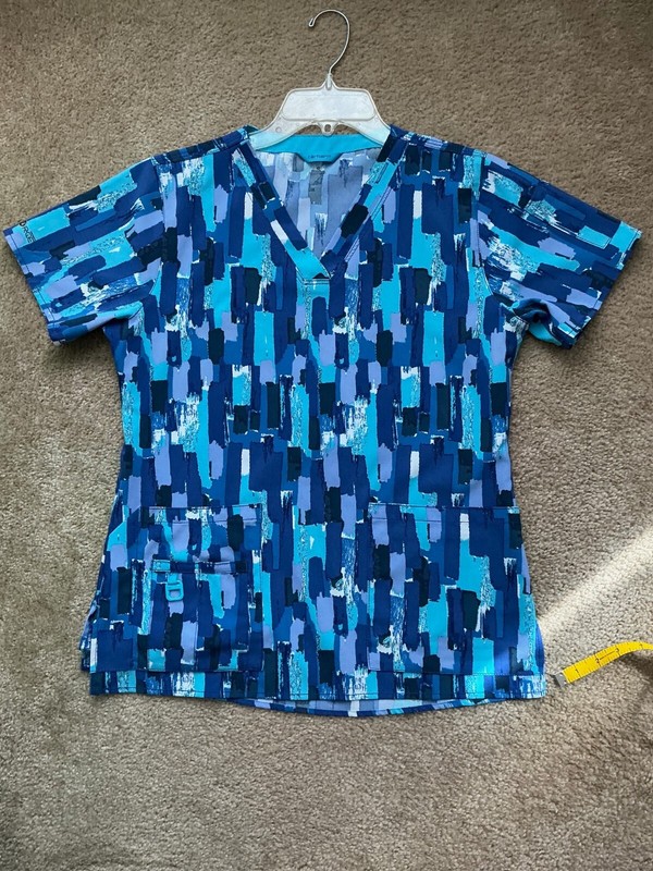 Carhartt Women FORCE CROSS FLEX V-Neck Scrub Top Teal Blues Abstract Pattern (S)