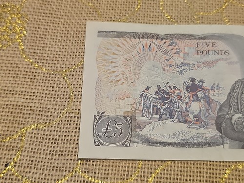 MONETA CARTA MONETA DA 5 STERLINE REGINA ELISABETTA INGHILTERRA anni 80 - Foto 6 di 7