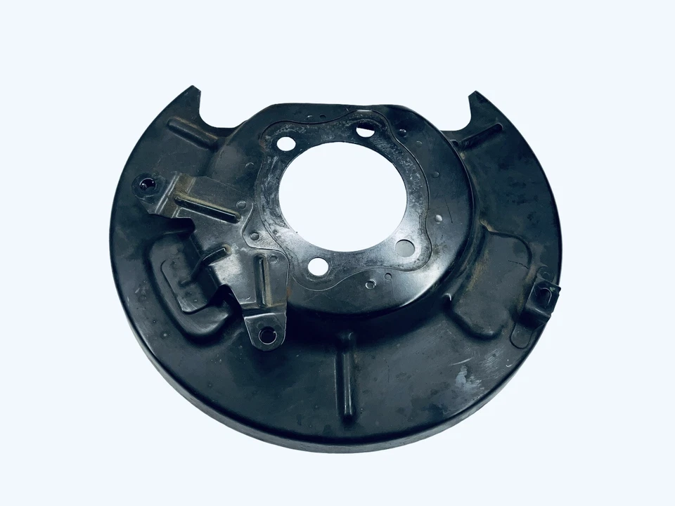 Защитный брызговик для левого заднего тормоза Subaru Legacy 2.5 AWD 2020–2023 годов выпуска - Изображение 3 из 4