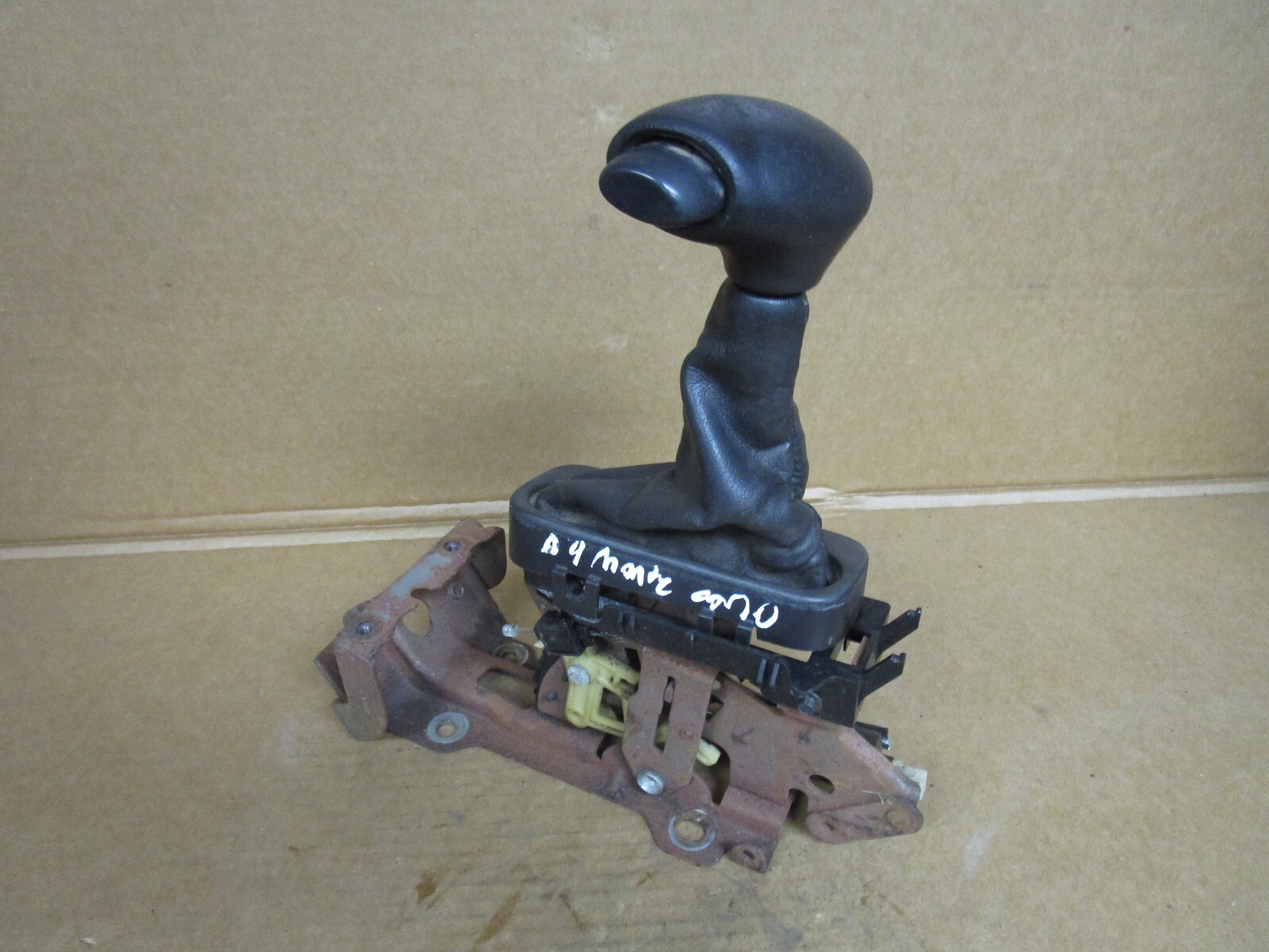 00 Chevy Monte Carlo Automatic Transmission Shift Gear Shifter Knob