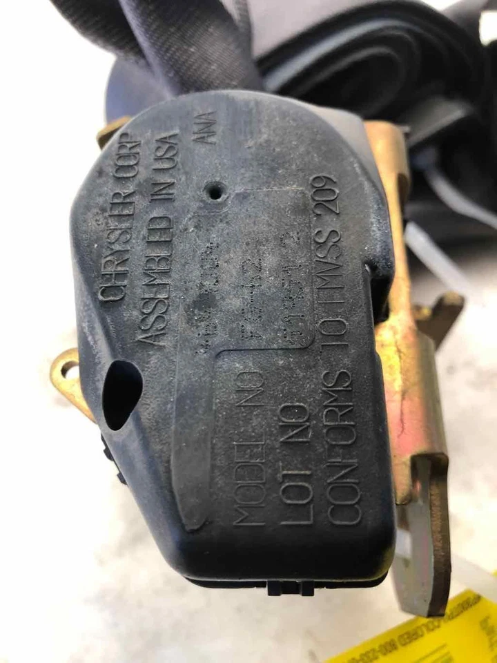 Chrysler Cirrus 1995 cinturón de seguridad delantero cinturón de regazo y hombro lado derecho del pasajero Foto 2 de 4