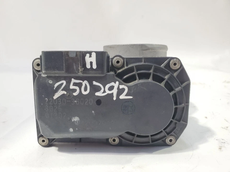 Cuerpo del acelerador de inyección de combustible usado se adapta a: conjunto de válvula de acelerador Toyota Camry 2014 Foto 3 de 4