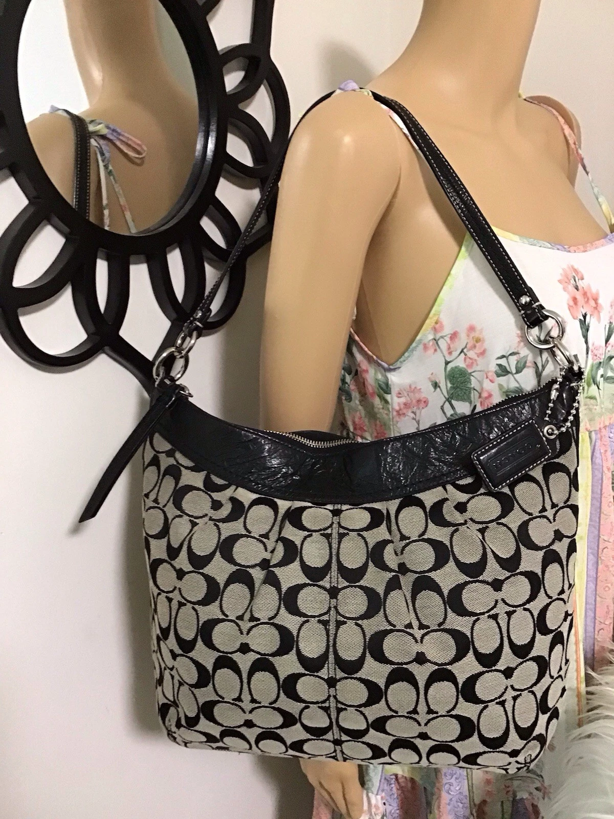 Borsa a tracolla Coach nera tela bordo pelle con polso omaggio usata in ottime condizioni