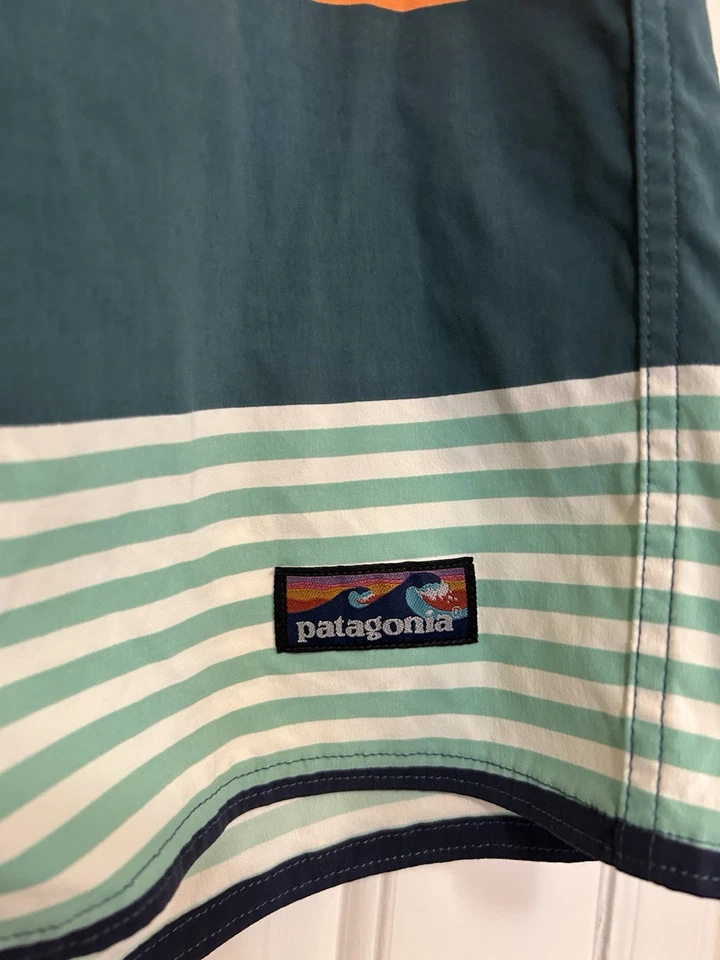 Pantalones cortos de baño Patagonia Wavefarer para hombre talla 33 azul verde a rayas Foto 2 de 4