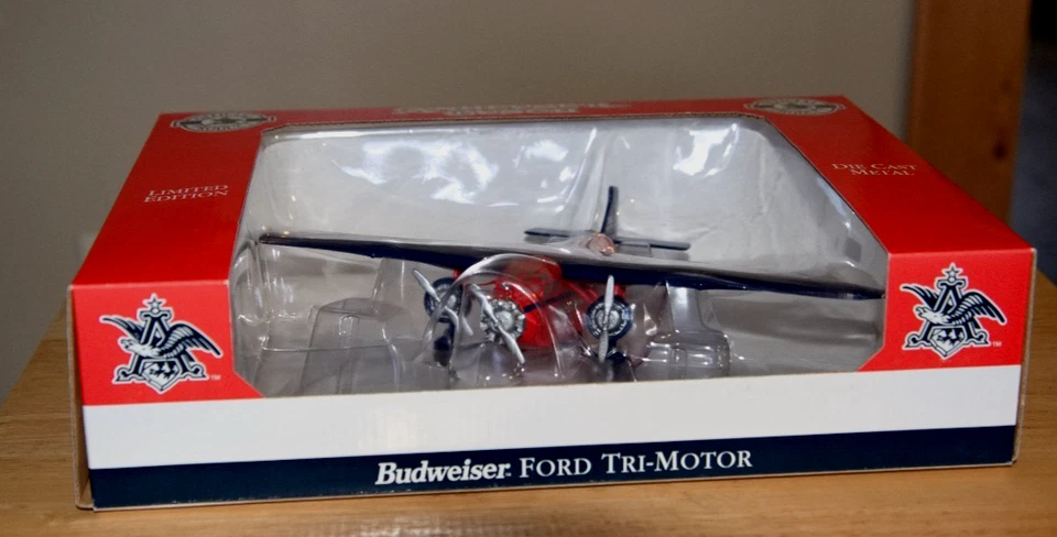 Budweiser Rey de Cervezas Ford Avión 1996 Diecast Banco de Monedas con Caja Original Foto 2 de 4