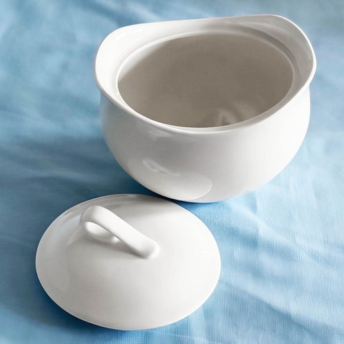 Beautiful Gravy Boat, Creamer, and Sugar Bowl from Johnson Bros. Made in England - Picture 5 of 10