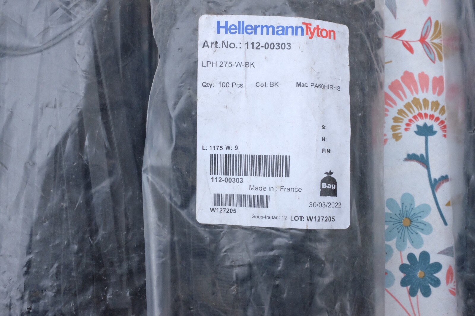 Collier d'installation HellermannTyton anti rupture pour fixer durablement sous le soleil