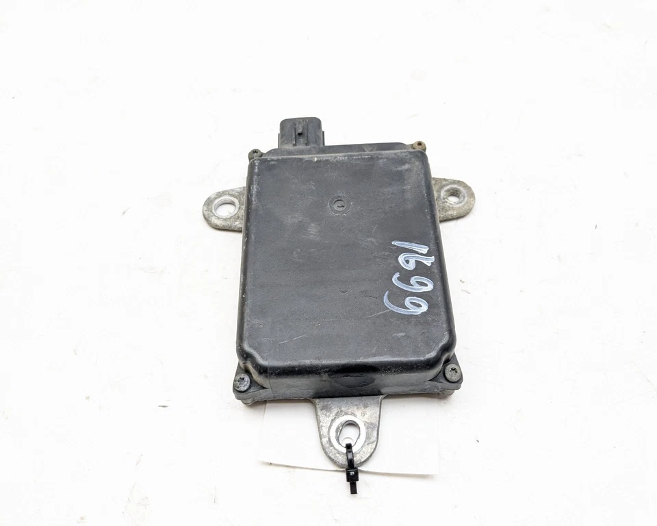 LEXUS IS300H BLIND SPOT CONTROL MODULE ECU 2015 881620W340  - Image 3 of 4