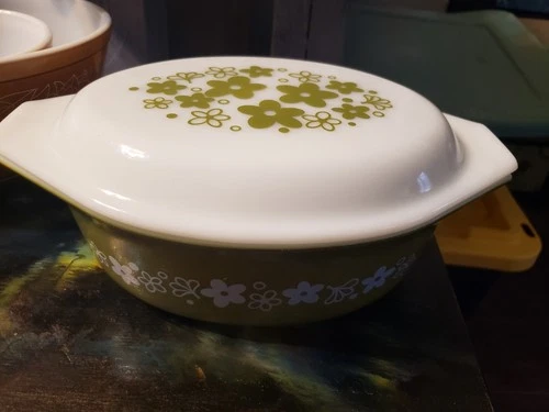 Vintage Pyrex Lidded Serving Dish Green/White Daisy Pattern 11"L 7"W In Middle