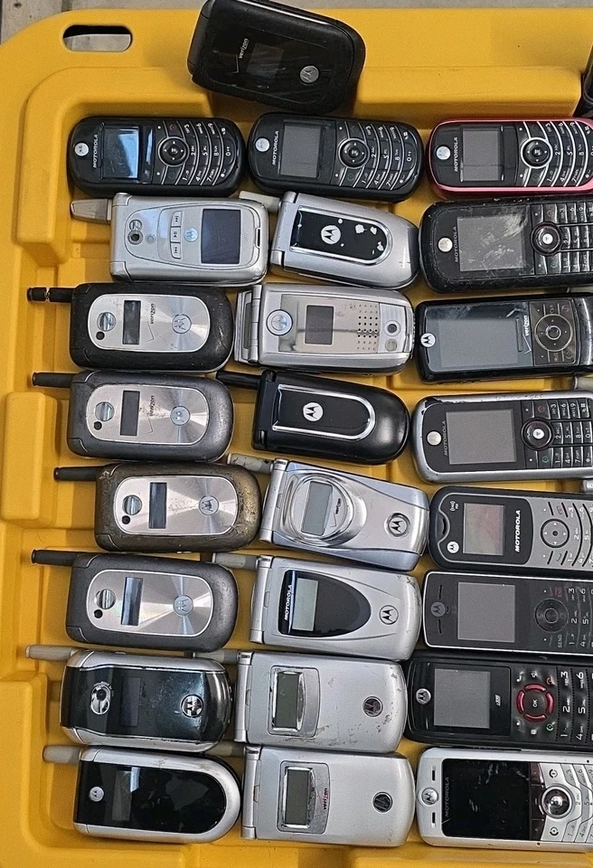 59 Motorola винтажный телефон лот: Motorola бритва, Tracfone, GSM, разблокированный, 2G, 3G - Изображение 2 из 4