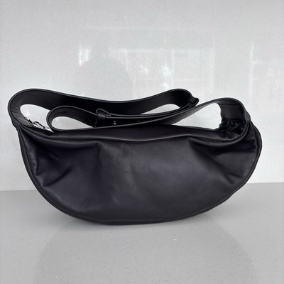 COS Sling Swing Umhängetasche Schwarz Leder Blogger Favorit Minimal Neu