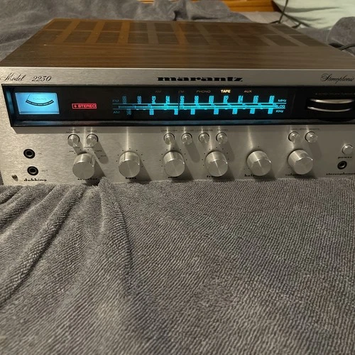 Vintage Marantz 2230 Stereo Receiver