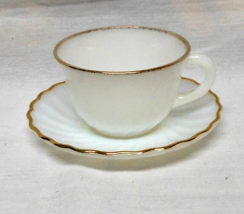 VINTAGE ANCHOR HOCKING FIRE KING MILK GLASS CUP & SCALLOP SAUCER GOLD TRIM - VGC
