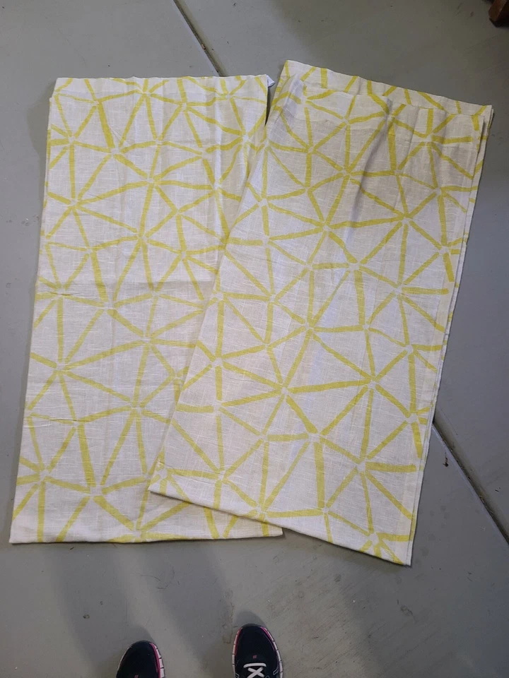 West Elm "Triángulos Abstractos - Amarillo Sol" Lino/Algodón 48 X 96 - 2 Paneles Foto 3 de 4