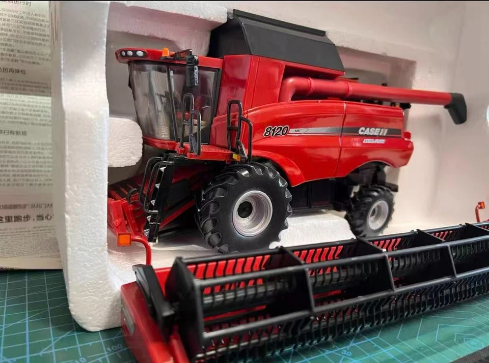 ERTL New 1/32 CASE IH 8120 Combine Harvester Die-Cast Model - Detailed Edition - Image 2 of 4