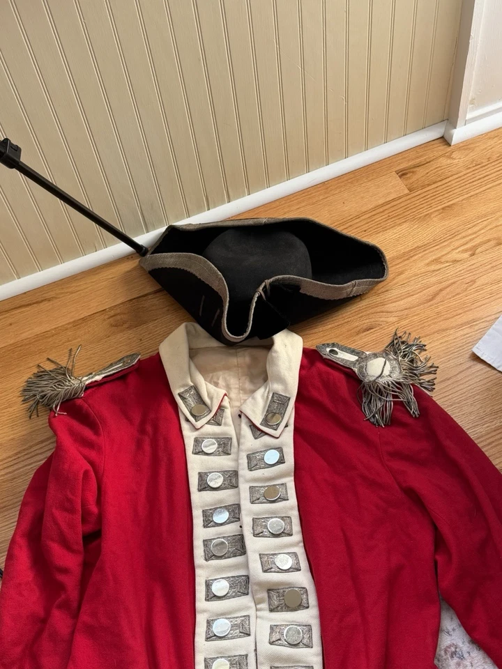 Men's 1775-1799 American Revolution British Officer War Red Jacket - Image 2 of 4