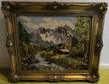 Stickbild mit Barockholzrahmen; Berglandschaft