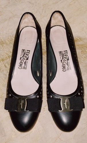SALVATORE FERRAGAMO VARA $595 BLACK LASER CUT LEATHER ICONIC BOW PUMPS 40 9 - Picture 4 of 12