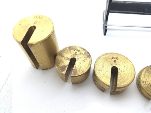 OHAUS Slotted Weight Set with 500g/200g/2x100g/2x50g/20g/10g - Picture 2 of 5