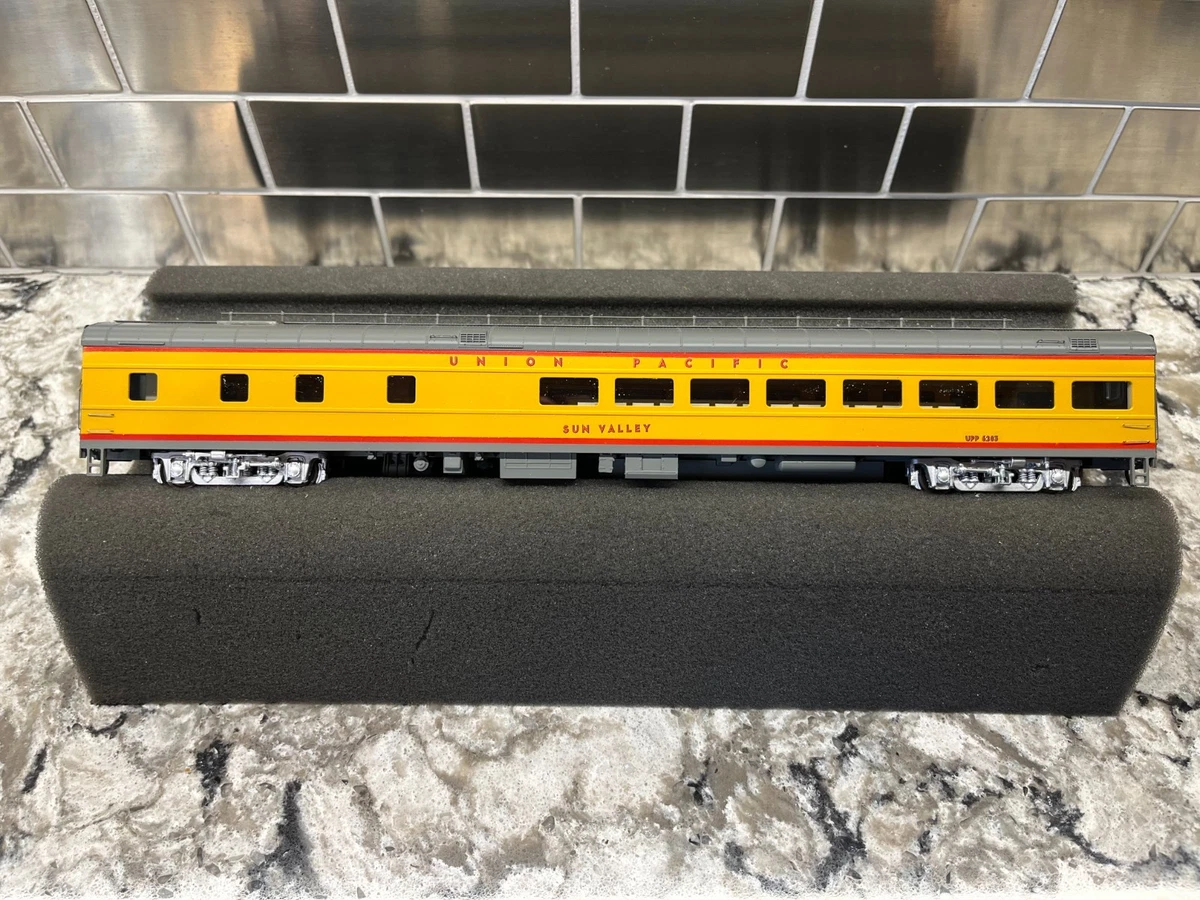 Union Pacific Railroad Plastic HO Model Railroad Passenger Cars