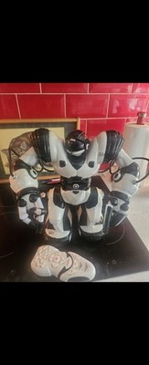 WowWee RoboSapien schwarz weiß interaktiver Roboter mit Fernbedienung