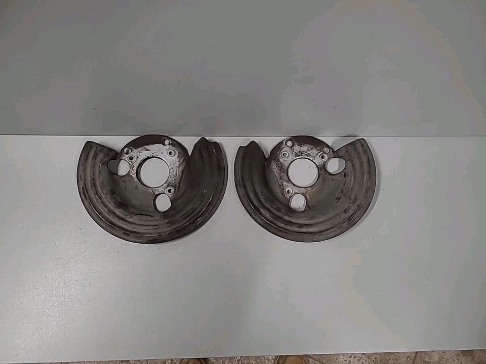 Plymouth Cuda 1970 placas de respaldo de freno protectores antipolvo para carrocería Dodge E Foto 4 de 4