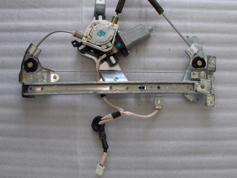 2004-2006 Toyota Tundra Crew Cab Rear Window Regulator - Image 4 of 4