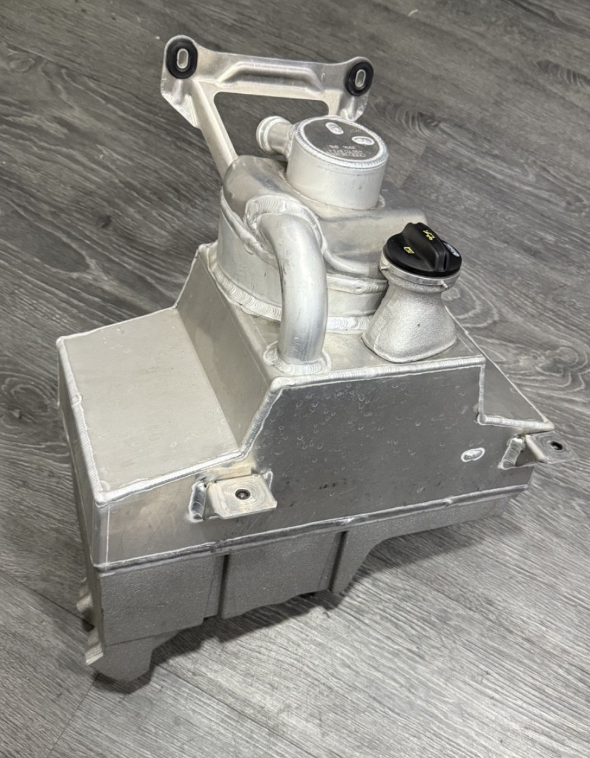 LAMBORGHINI HURACAN LP610 ENGINE OIL SYSTEM RESERVOIR SUMP TANK 4S0115373A OEM