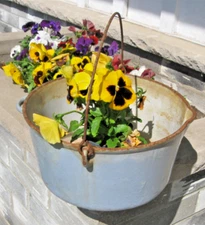 Vtg Cast Iron Enamelware Cauldron Cooking Pot Planter Spout & Handle yard decor