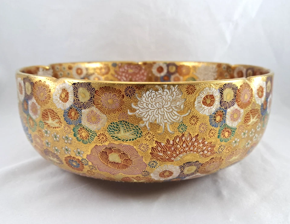 Fine Antique Satsuma 1000 FLOWERS Large Lobed Bowl 9.75" Dia x 3.75" Signed EUC - Image 4 of 4