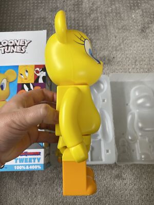BE@RBRICK TWEETY 100％ &amp; 400％ Bearbrick Space Jam: A New Legacy Tweety 100% & 400% Set - US