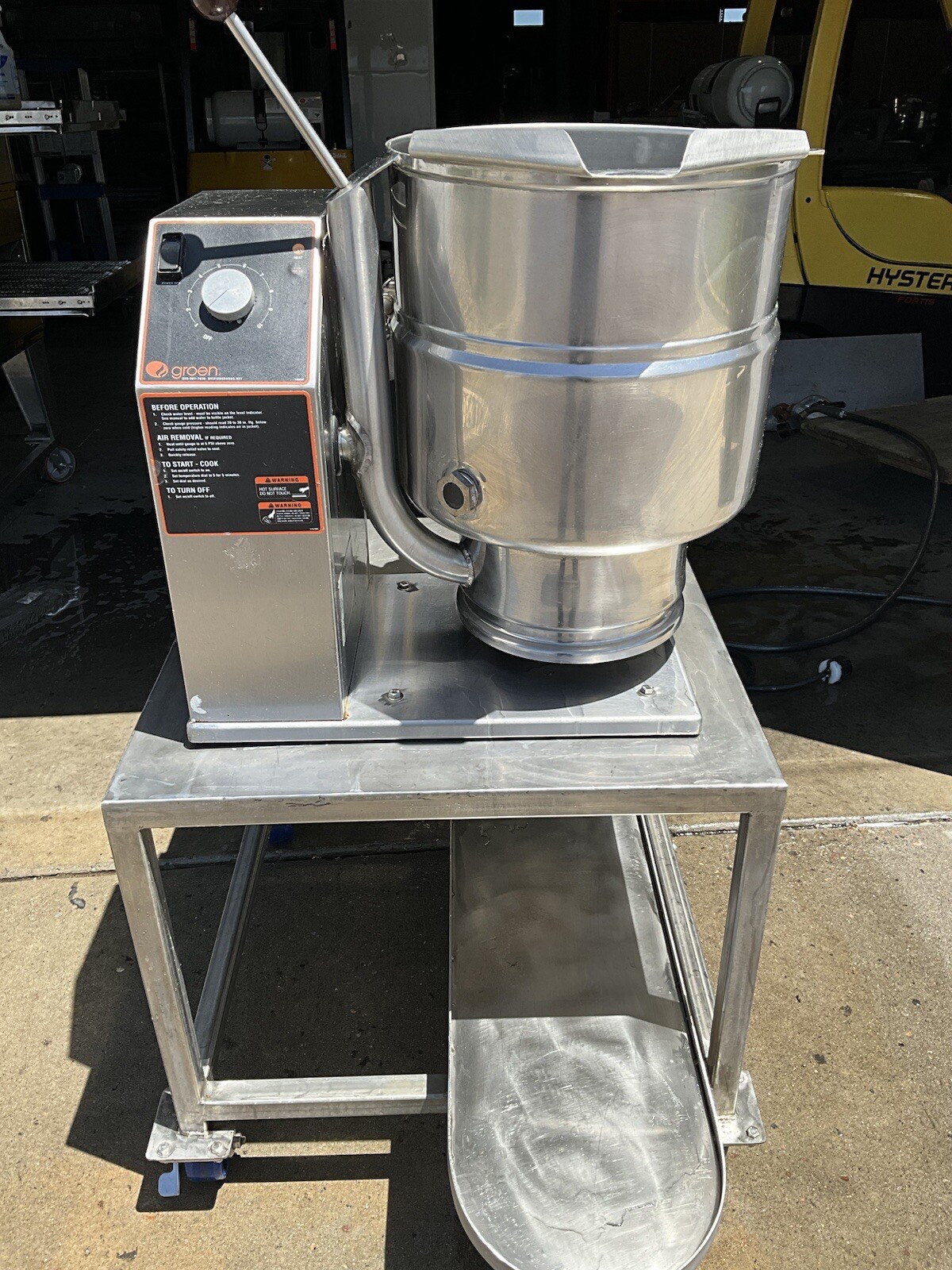 Groen TDB40C 10 gal. Steam Kettle Manual Tilt, 2/3 Jacket, 240v/3ph