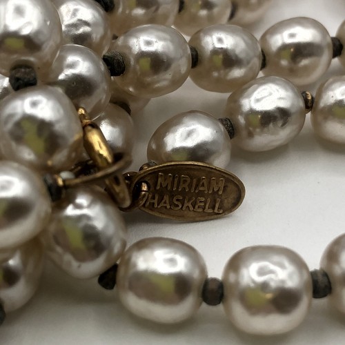 Vtg Signed Miriam Haskell Single Layer Creamy Faux Baroque Pearl Necklace 60in - Picture 5 of 8