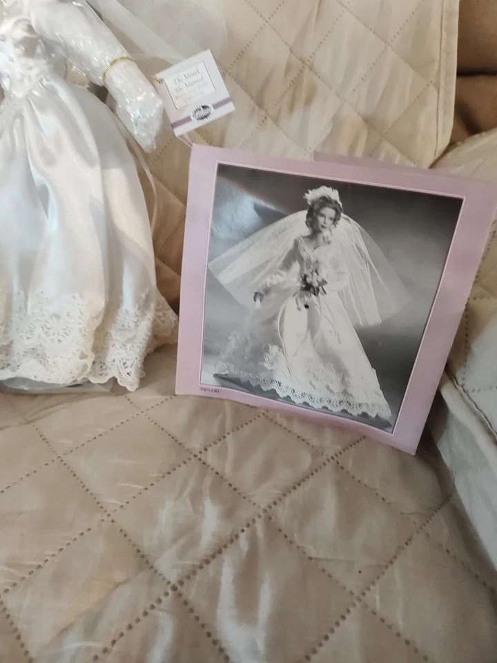 Фарфоровая кукла невесты Ashton Drake The Month She Married от Sandra Bilotto - Изображение 4 из 4