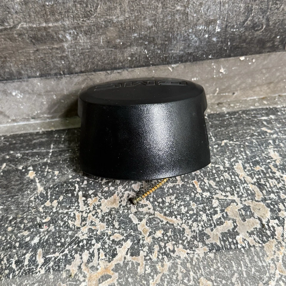 1988-1994 GMC Sierra C/K Pickup tampa de buzina de volante suburbano fabricante de equipamento original - Imagem 3 de 4