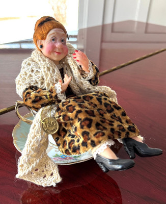 2005 Jacqueline Kent Tea Bags Collection Eccentric Granny Tea Cup Lady Doll