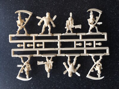 Heroquest Miniatures On Sprue Zombies Skeletons Mummies