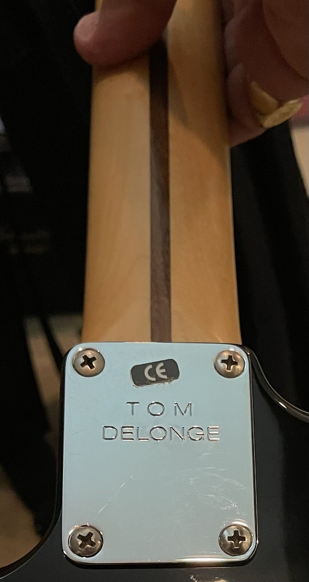 ORIGINAL Tom Delonge BLACK 2002 Fender Stratocaster Elec ORIGINAL Tom Delonge BLACK 2002 Fender Stratocaster Elec