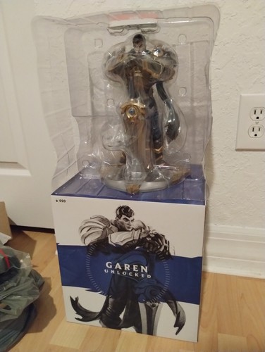 LOL League of Legends Garen Figure Model Statue Model Sculpture Riot Games W/Box