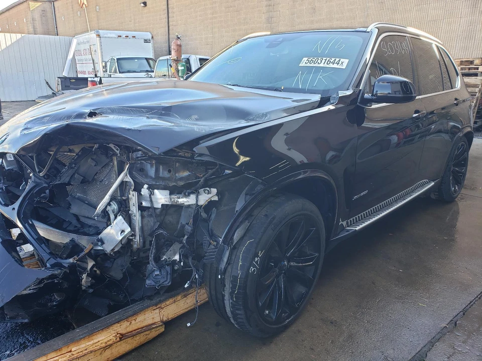 Volante BMW X5 17 18 (turbo), (AT), 4,4 L Foto 2 de 4