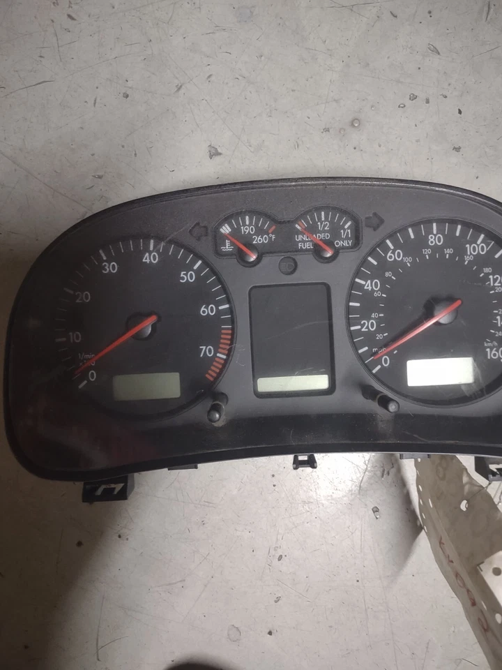 1J0 920 900J VDO Cuadro de instrumentos velocímetro Mk4 Volkswagen Jetta 2001 Foto 3 de 3