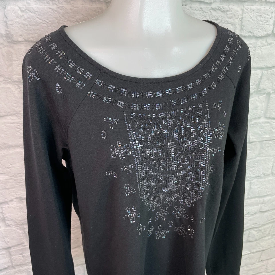 Sudadera Silence + Noise Grande Negra Lentejuelas Adornada Ojales Bordados Foto 2 de 4