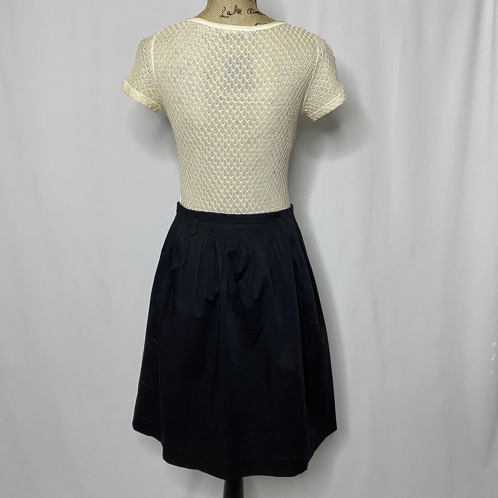 Abito Moschino M crema pizzo nero manica corta scuola a pieghe