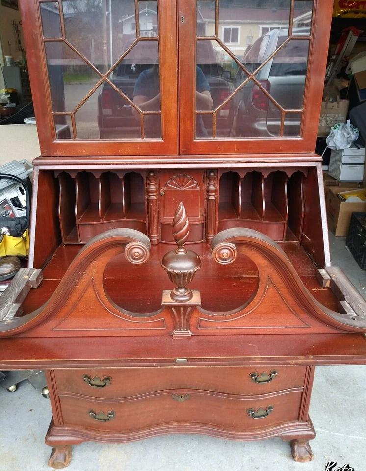 Большой антикварный секретарский стол из красного дерева со скрытой крышкой - Изображение 2 из 3