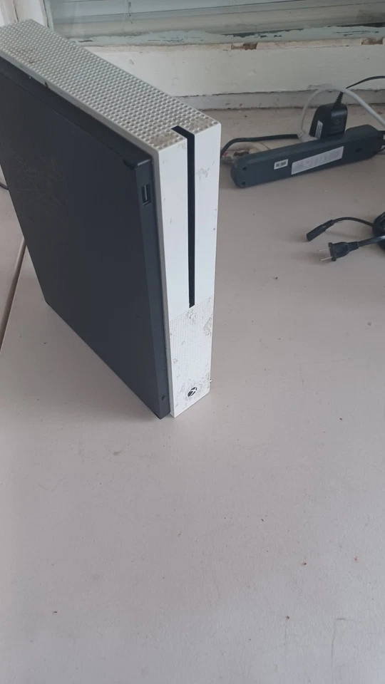 Xbox One S - Image 3 of 4