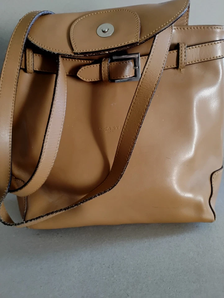 Sac a dos  femme Lancaster dimension 26 cm x  28 cm tbe - Photo 1/4