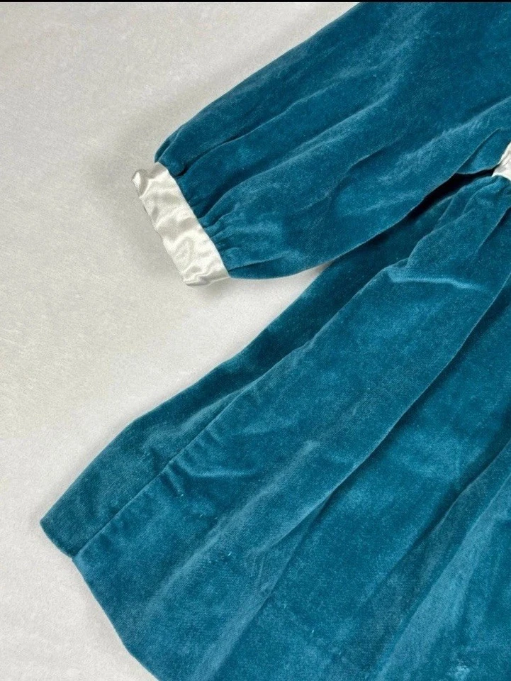 Винтажное зеленое велюровое платье с вышитыми розетками на атласном воротнике, 12 месяцев - Изображение 3 из 4