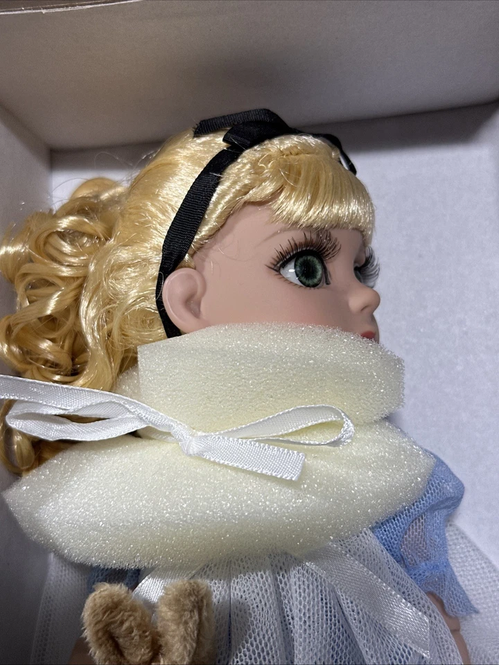 Muñecas Effanbee Tonner Pequeña Alicia en Caja Alicia en el País de las Maravillas Tipo Betsy McCall Foto 3 de 4